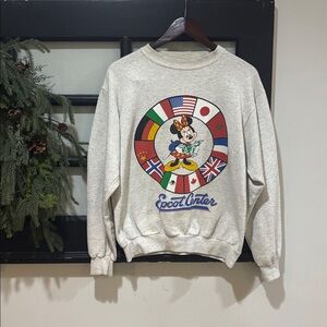 Vintage Disney Minnie Mouse Epcot Center Sweatshirt Flags Size Large Made in USA